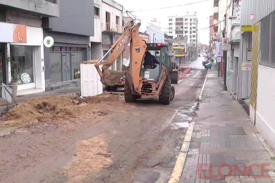 Finalizaron tareas de recambio de ca&ntilde;er&iacute;as en calle Pellegrini (foto Elonce)