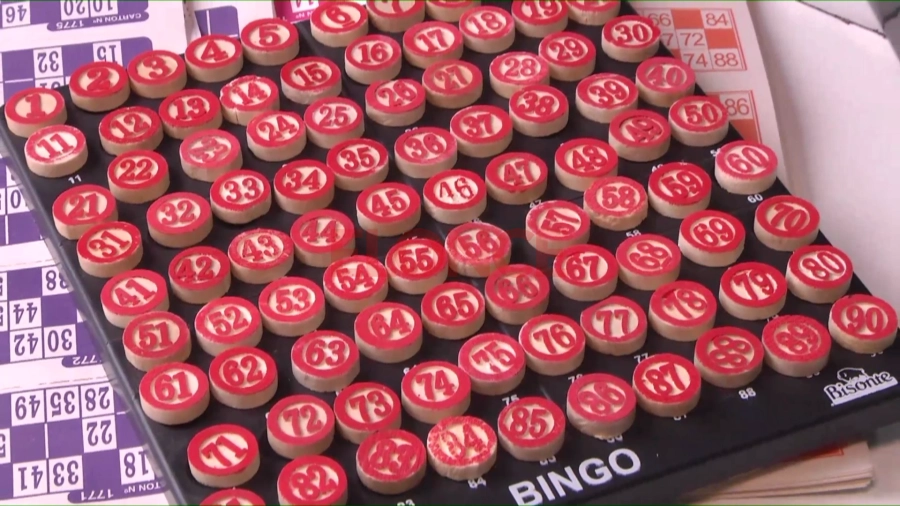 Preparativos para el bingo. Foto: Elonce.