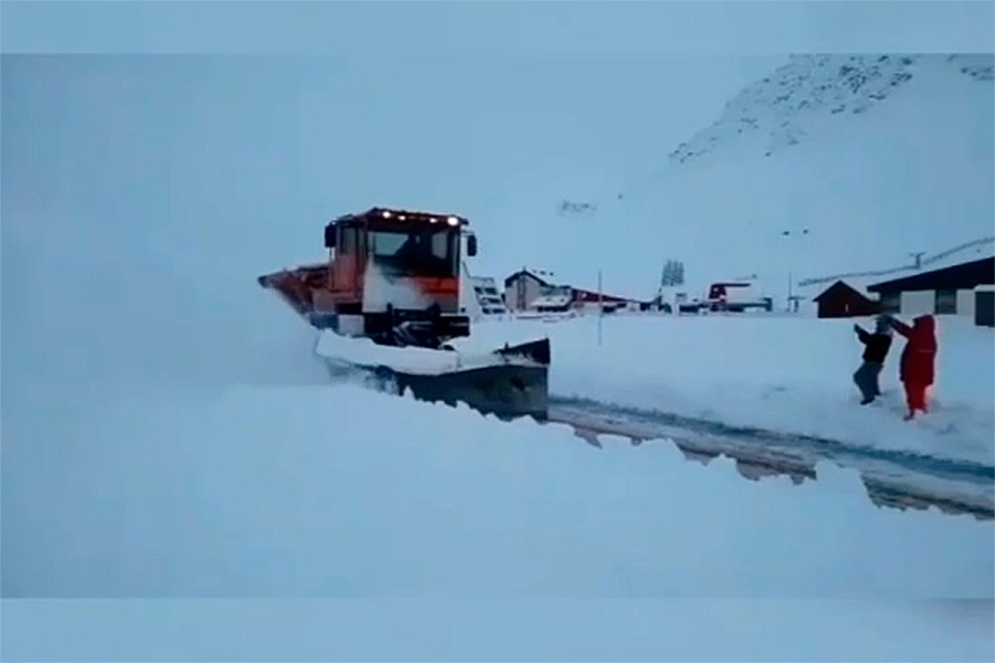 Nieve en el Paso Cristo Redentor. El Sol