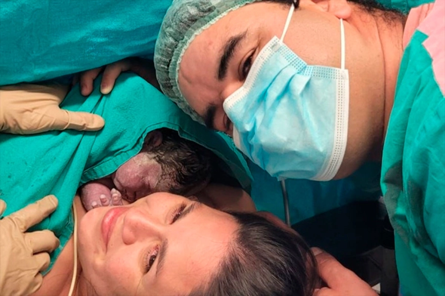 La beb&eacute; reci&eacute;n nacida. (Redes)