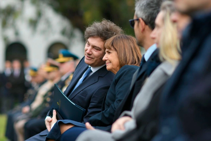 Milei y Bullrich durante el anuncio.