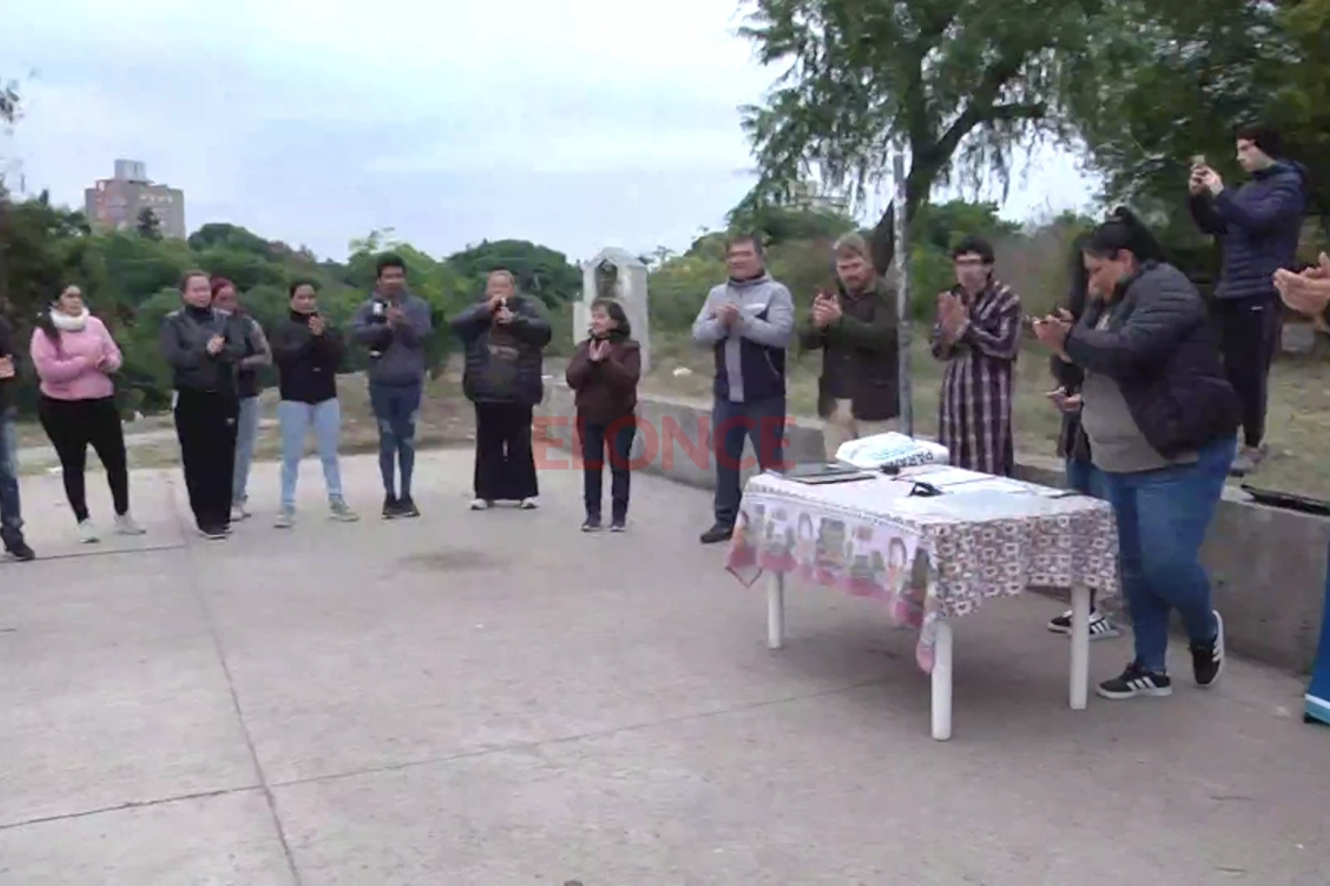 Momento de asunción de nuevas autoridades. Momento de asunción de nuevas autoridades.