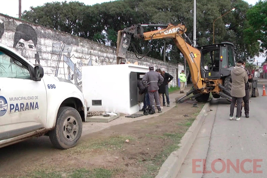 Colocan una bomba presurizadora en calle Ameghino (foto Elonce)