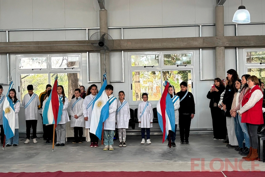 Alumnos de escuelas de La Picada prometieron lealtad a la Bandera