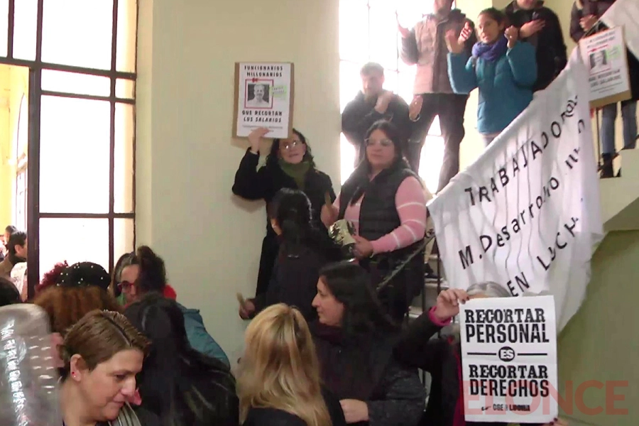 ATE protest&oacute; por recorte de horas extra y contratos (foto Elonce)