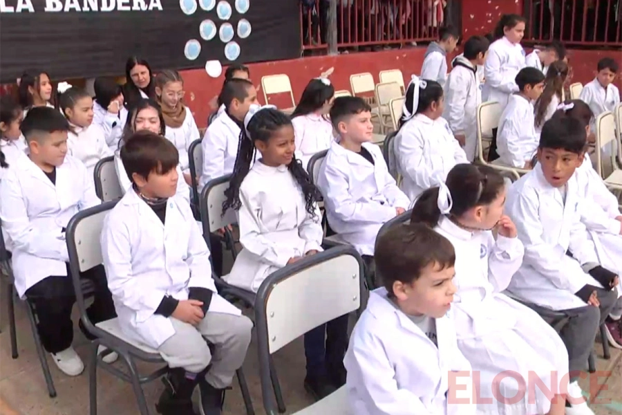 &ldquo;Es un orgullo&rdquo;: alumnos de la Escuela Maestro Entrerriano honraron a la Bandera Nacional