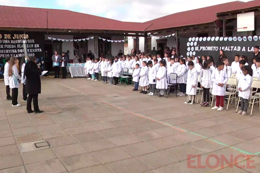 Con emoci&oacute;n y orgullo, alumnos de la Escuela Maestro Entrerriano prometieron lealtad a la Bandera