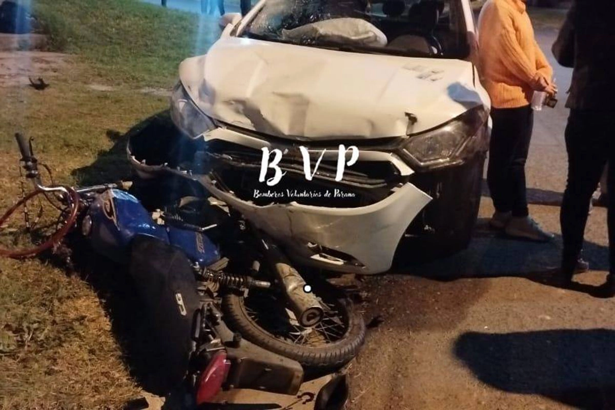 Murió un motociclista tras chocar con un auto en Paraná Murió un motociclista tras chocar con un auto en Paraná