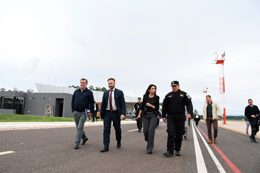El intendente Francisco Azcué junto al cuerpo de la Policía de Seguridad Aeroportuaria que operará en Concordia (foto archivo abril 2025)