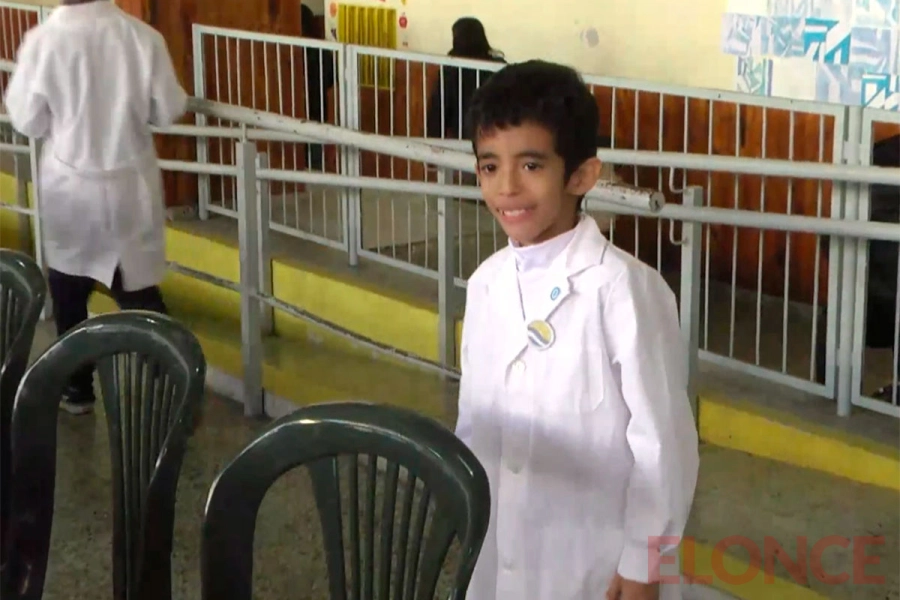 Aalumnos de Paran&aacute; prometieron lealtad a la Bandera