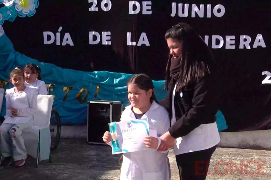Promesa de lealtad a la bandera (foto Elonce)