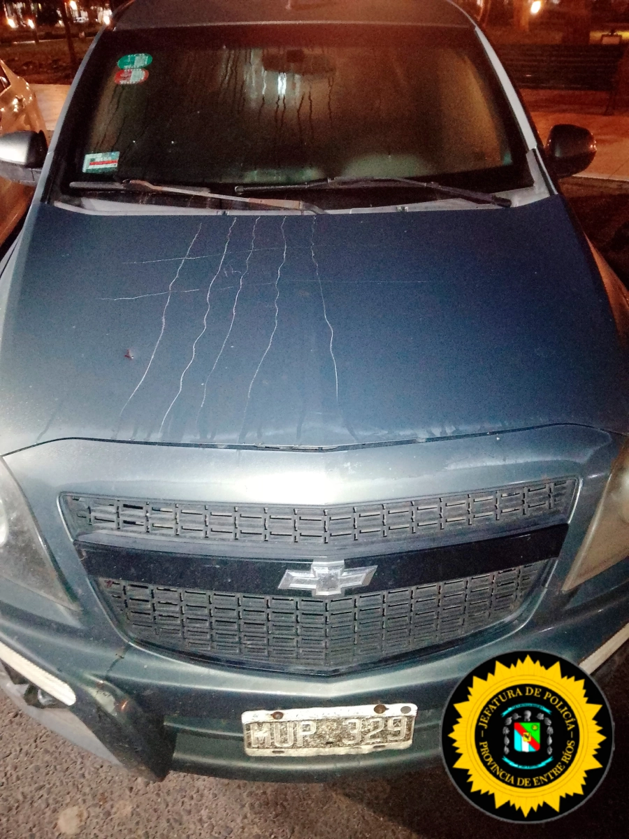 Auto dañado en Concepción del Uruguay. PER