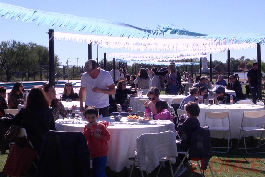 Almuerzo patrio en el CAE por el D&iacute;a de la Bandera (foto Elonce)