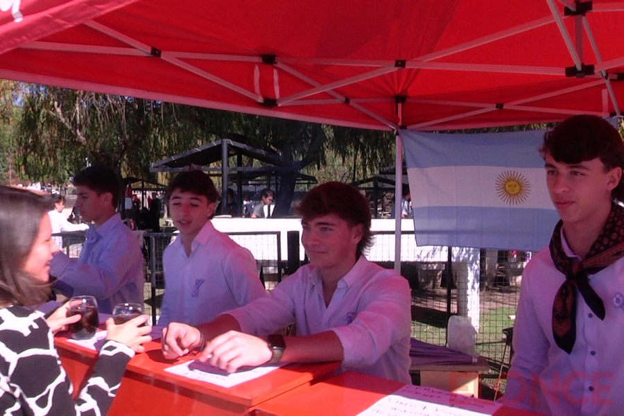 Almuerzo patrio en el CAE por el D&iacute;a de la Bandera (foto Elonce)