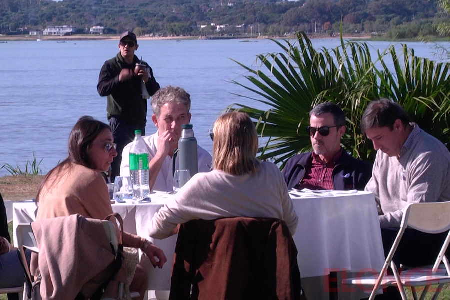 Almuerzo patrio en el CAE por el D&iacute;a de la Bandera (foto Elonce)