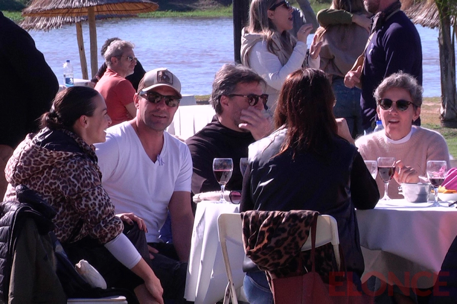 Almuerzo patrio en el CAE por el D&iacute;a de la Bandera (foto Elonce)