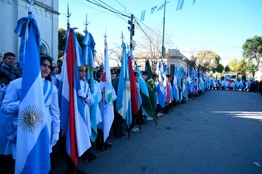 Promesa de lealtad a la bandera en Gualeguaych&uacute; (foto El D&iacute;a)