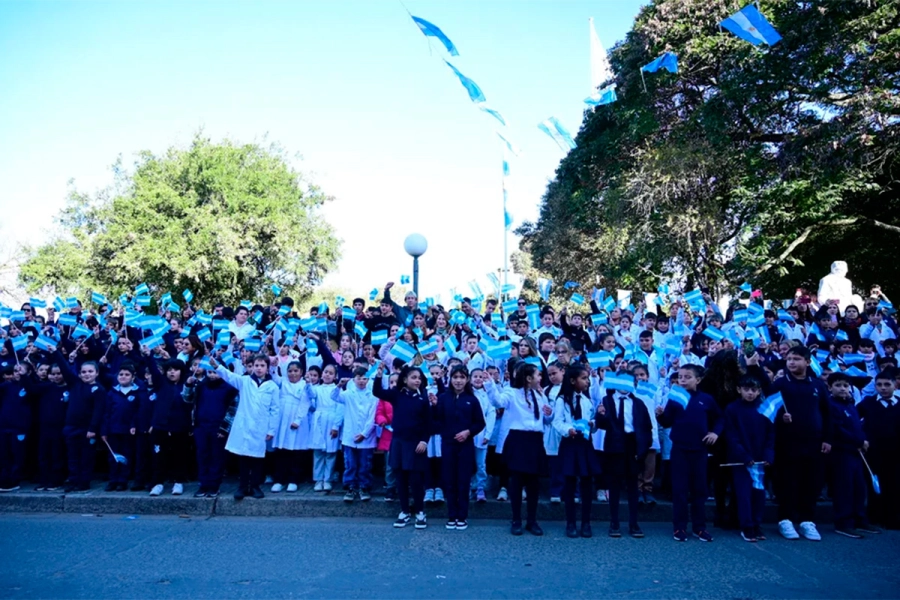 Promesa de lealtad a la bandera en Gualeguaych&uacute; (foto El D&iacute;a)