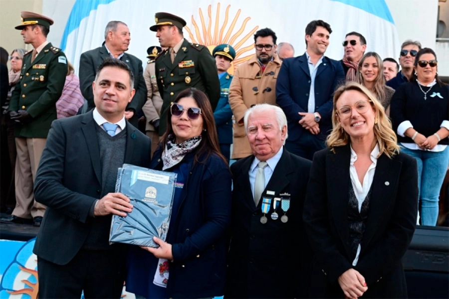 Promesa de lealtad a la bandera en Gualeguaych&uacute; (foto El Argentino)