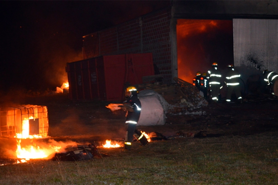 Se quem&oacute; un galp&oacute;n en Urdinarrain (foto UrdiDigital)