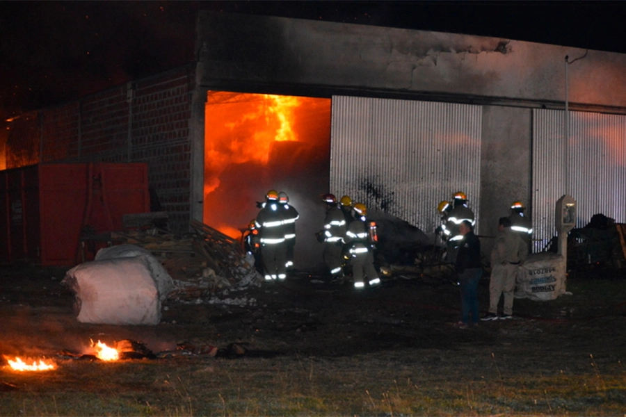 Se quem&oacute; un galp&oacute;n en Urdinarrain (foto UrdiDigital)