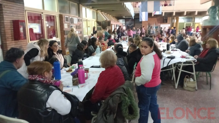 Gran mate bingo en la secundaria N&ordm;36 (ex Comercio N&ordm;1) (foto Elonce)