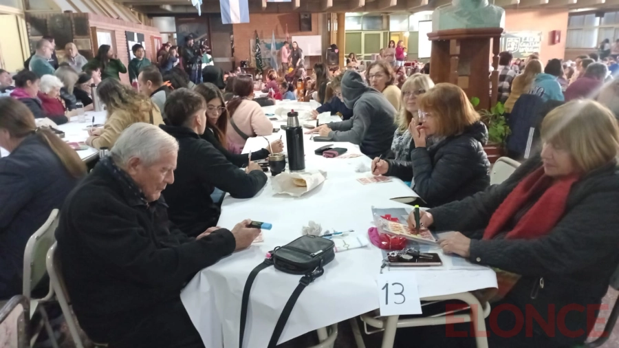 Gran mate bingo en la secundaria N&ordm;36 (ex Comercio N&ordm;1) (foto Elonce)