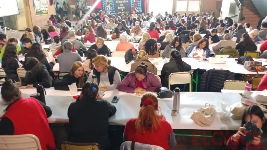 Gran mate bingo en la secundaria N&ordm;36 (ex Comercio N&ordm;1) (foto Elonce)