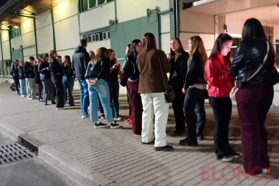 Cruzando el Charco en Sala Mayo en Paraná (foto Elonce)