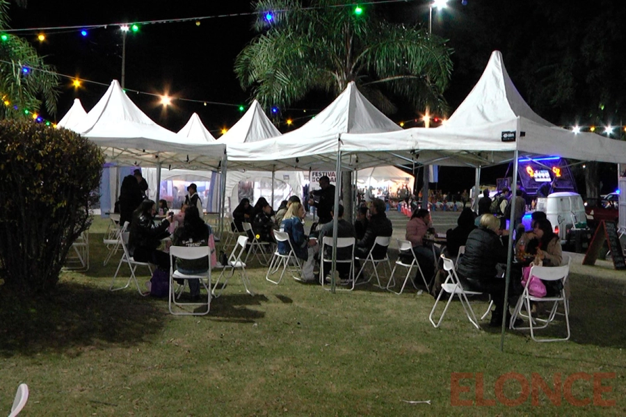 Patio gastron&oacute;mico de la Feria de Artesanos (foto Elonce)