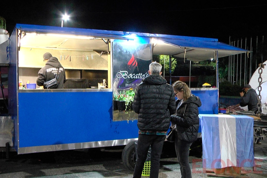 Patio gastron&oacute;mico de la Feria de Artesanos (foto Elonce)