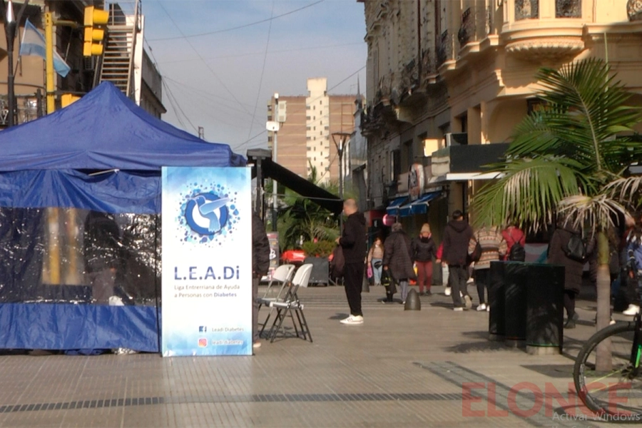Realizaron controles gratuitos de glucemia en la Plaza 1&ordm; de Mayo