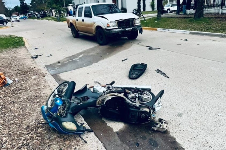 Una mujer murió en el acto tras un choque entre una moto y una camioneta en Chajarí