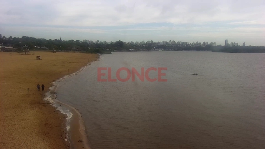 As&iacute; est&aacute; a metros de la orilla el r&iacute;o Paran&aacute; en la capital provincial. Foto: Elonce.