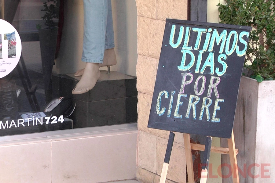 Municipio Jeans liquida todo por cierre (foto Elonce)