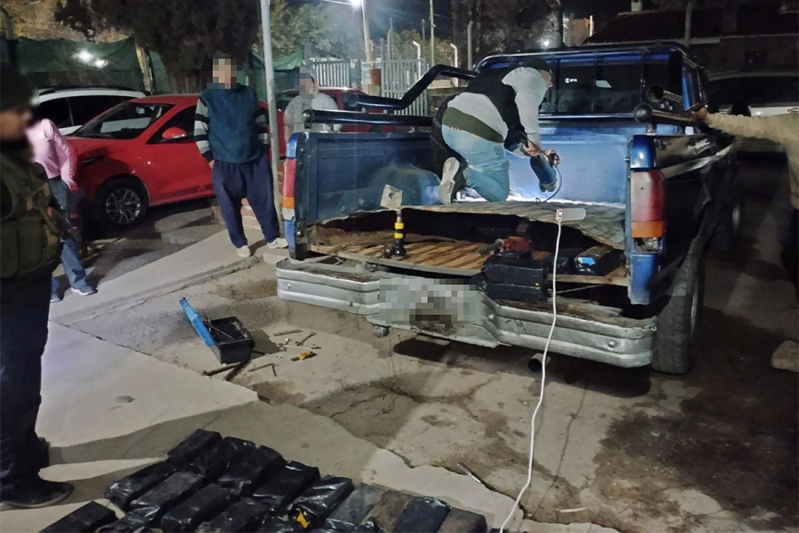 Coca&iacute;na en doble fondo de camioneta. Gendarmer&iacute;a Nacional