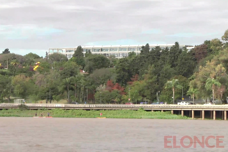 Paran&aacute;, vista desde el r&iacute;o que nos une en 212 años de historia (foto Elonce)