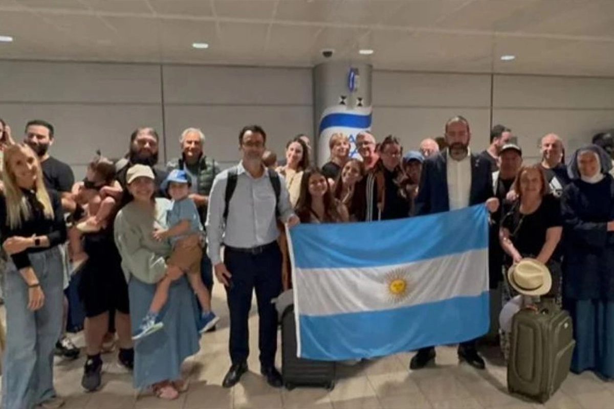 Salió el primer vuelo humanitario para traer a los argentinos.