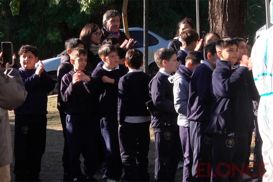 Limpieza y concientizaci&oacute;n ambiental en el arroyo Colorado