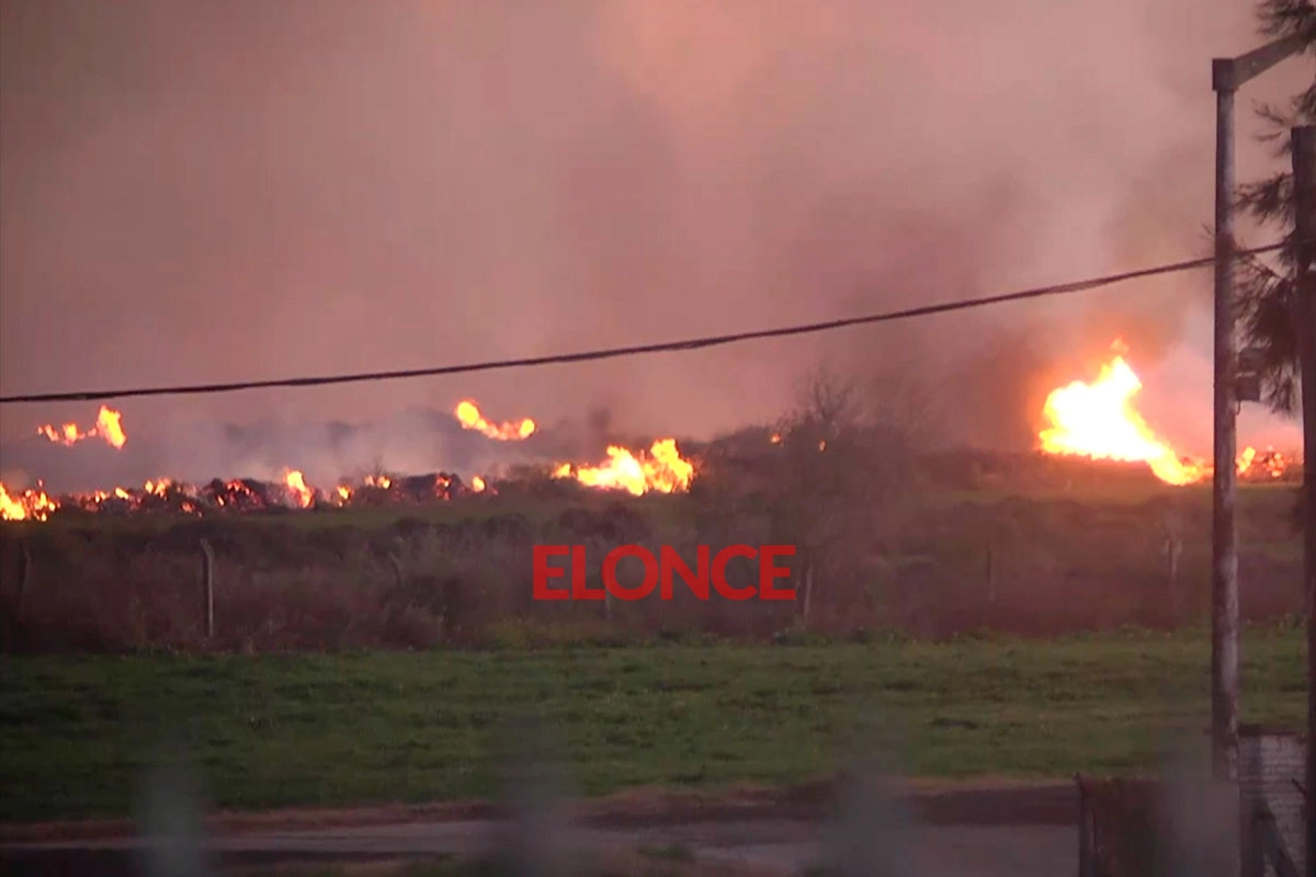 Incendio en la base aérea. Incendio en la base aérea.