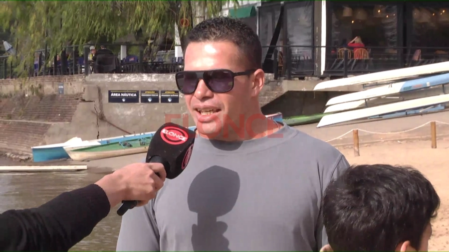 Exequiel, profesor de los chicos. Foto: Elonce.