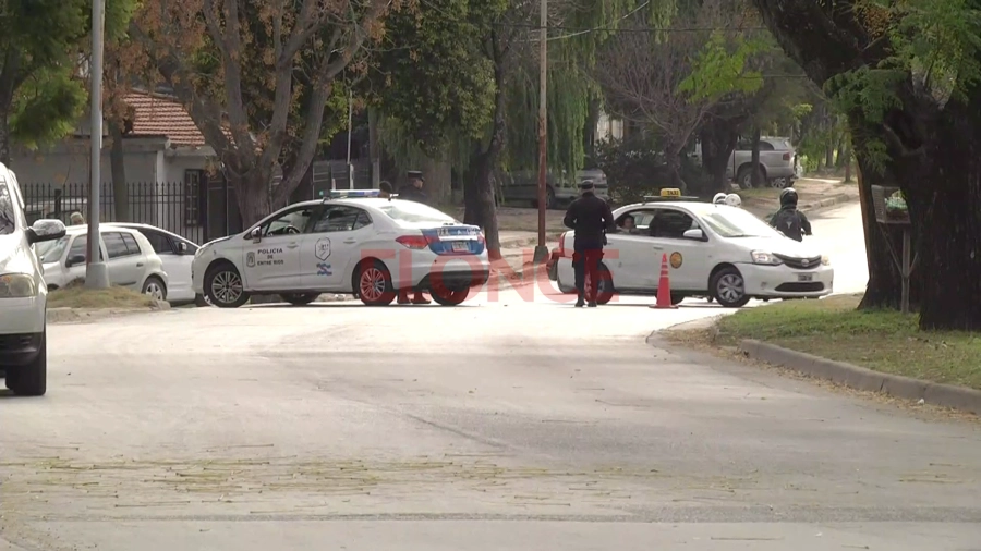 El tr&aacute;nsito se interrumpi&oacute; por un momento. Foto: Elonce.