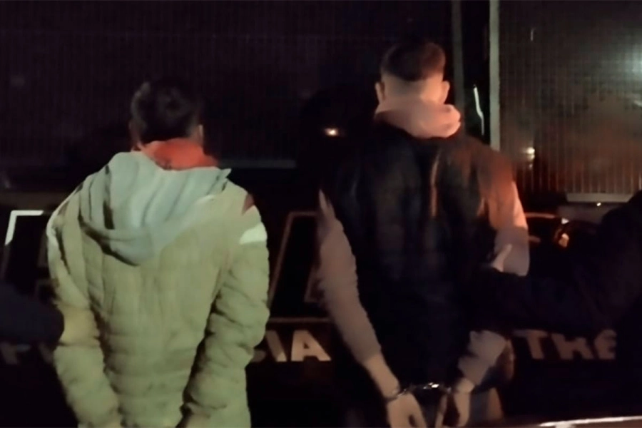 Dos j&oacute;venes detenidos