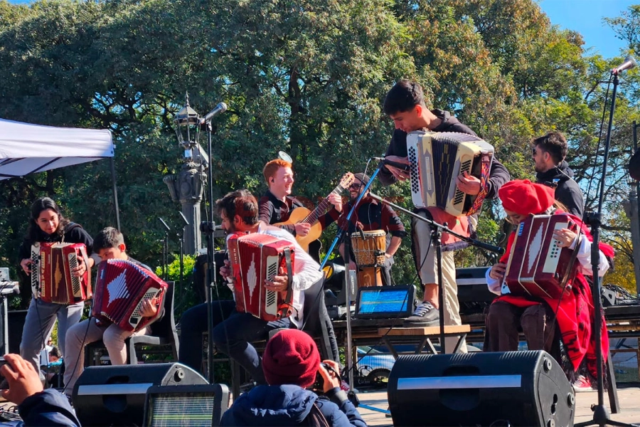 Juan Manuel Bilat le puso ritmo litorale&ntilde;o a la fiesta
