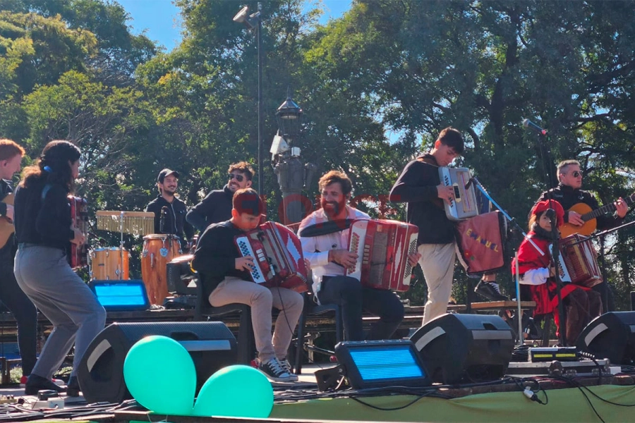 Juan Manuel Bilat le puso ritmo litorale&ntilde;o a la fiesta