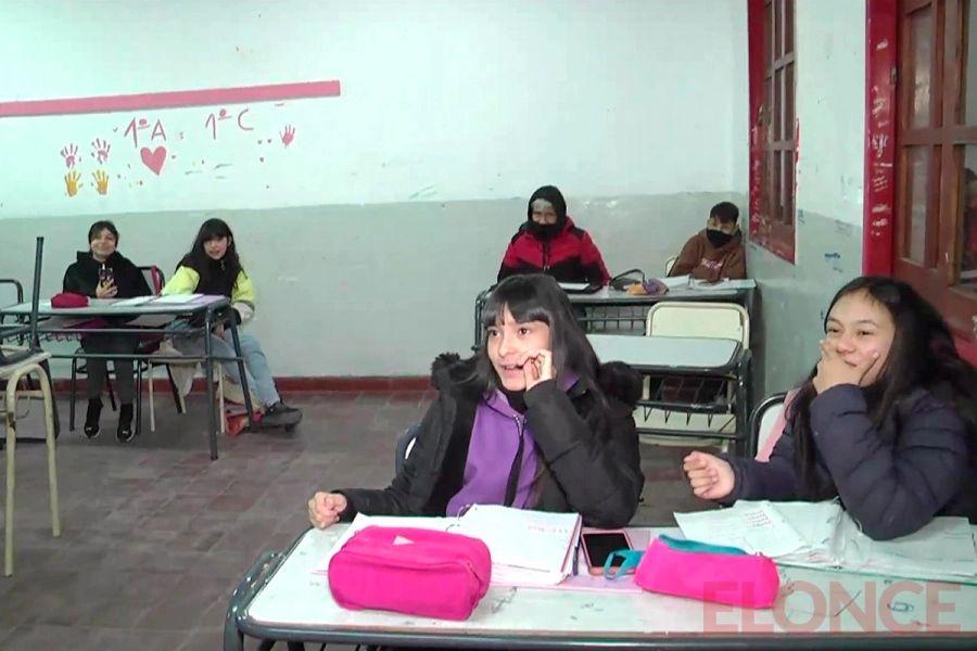 Clases con temperaturas bajo cero en escuela de Paran&aacute; (foto Elonce)