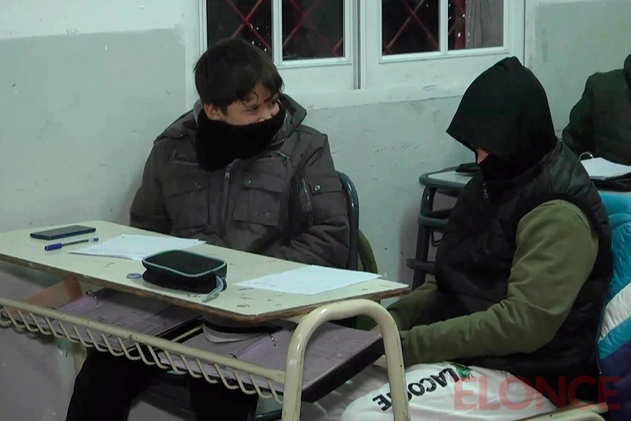 Clases con temperaturas bajo cero en escuela de Paran&aacute; (foto Elonce)
