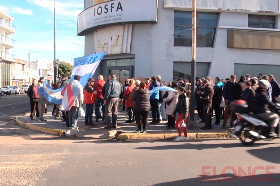 Reclamo en la delegaci&oacute;n provincial de OSFA (ex IOSFA) (archivo Elonce)