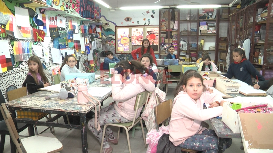 Los ni&ntilde;os artistas. Foto: Elonce.