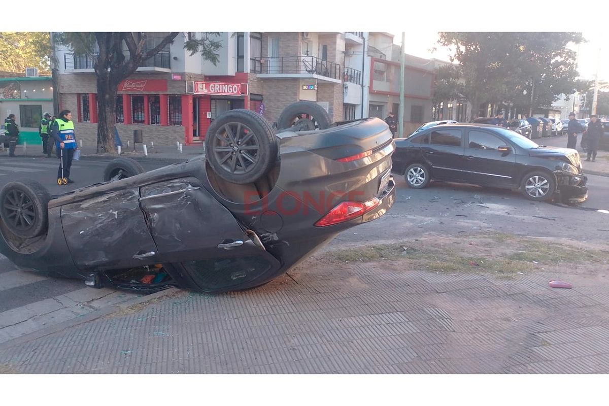 Choque y vuelco en Paraná Choque y vuelco en Paraná